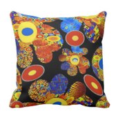 bold_cushion_re_design_of_g_klimt_cushion-r0ef3013b5af54a76967f323e4dbe410b_6s30w_8byvr_324